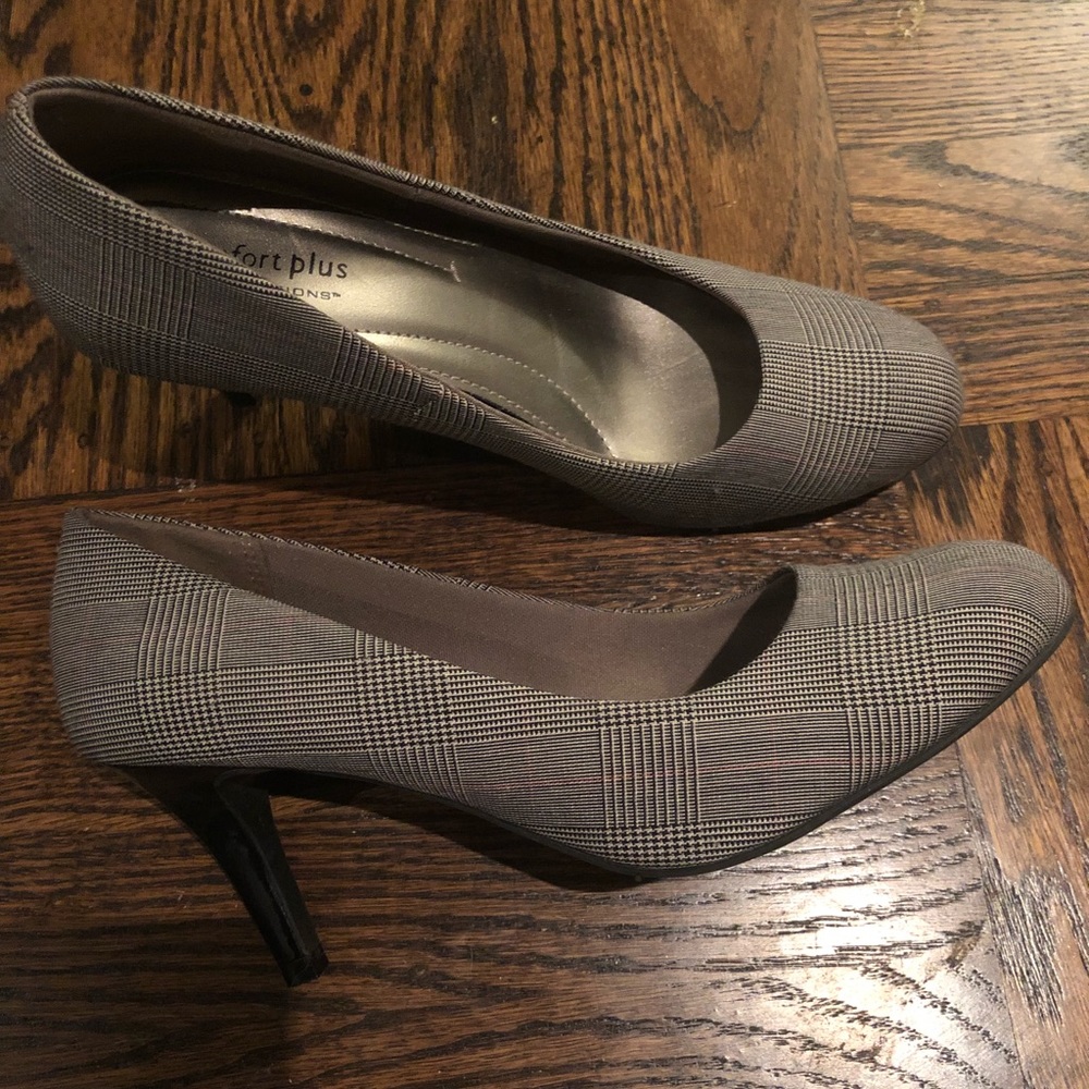 Grey houndstooth patterned pumps, new no tags